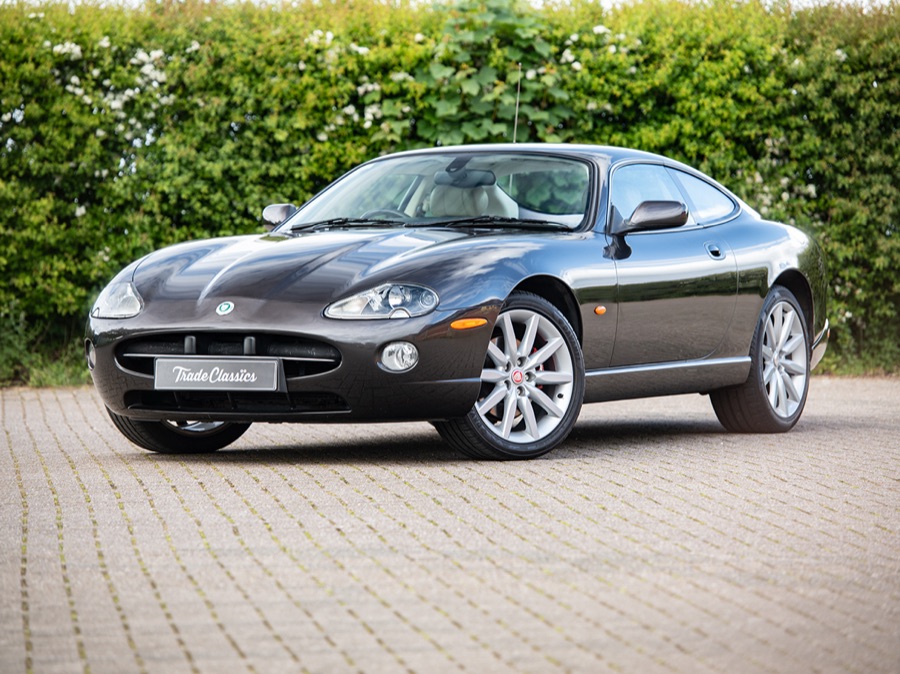 2005 Jaguar XK8 4.2 White Badge Edition